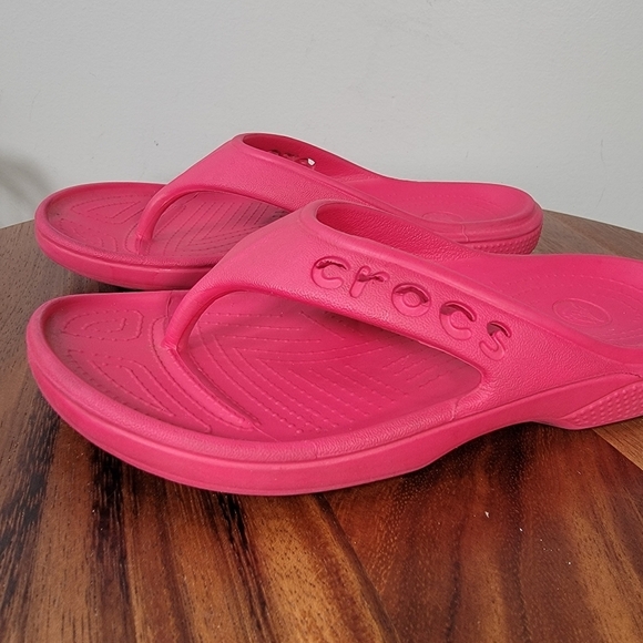 CROCS Hot Pink Sandals Size J 2 Flip Flops Summer Vacation - Picture 7 of 16